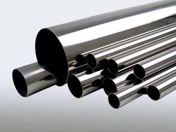 carbon steel pipes vs stainless steel pipes